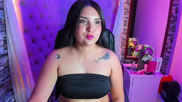 Issa Queen online show from June 3, 7:29 pm