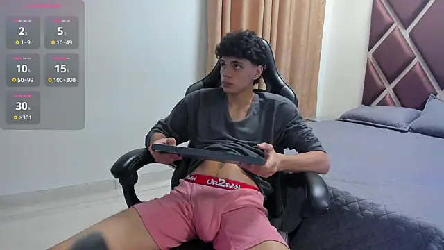 Snapshot of Ithan_Hott chatting on July 11, 4:24 am Ithan Hott online show from July 11, 4:24 am