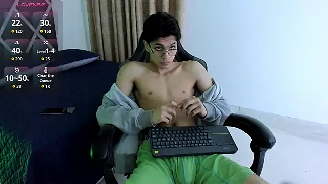 Snapshot of Ithan_Hott chatting on June 19, 3:45 am Ithan Hott online show from June 19, 3:45 am