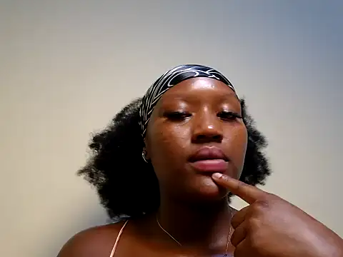 sexyroznnah online show from June 25, 9:20 pm