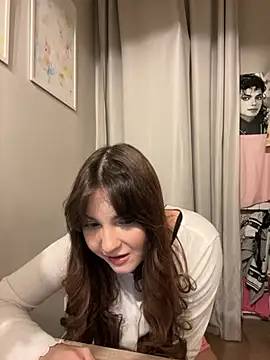 Reilbellll online show from June 3, 8:02 pm