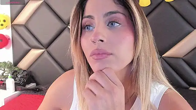 AdrianaHarlow online show from July 2, 4:24 pm