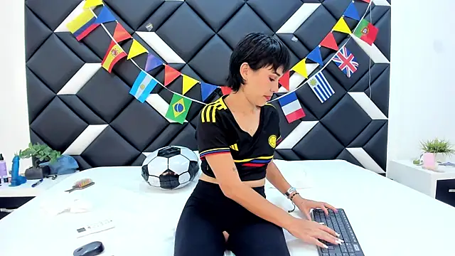 CarlaLinares online show from June 27, 7:42 pm