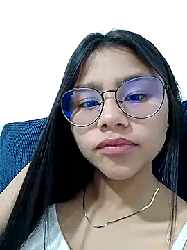 Snapshot of Sofielovee-01 chatting on June 11, 8:22 am Sofielovee-01 online show from June 11, 8:22 am