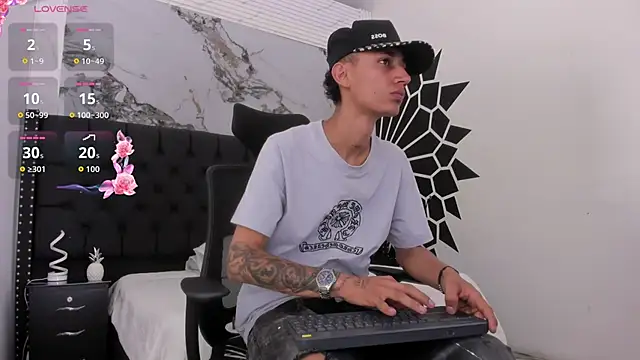 Snapshot of LucasJhonson_ chatting on June 15, 9:03 pm LucasJhonson online show from June 15, 9:03 pm