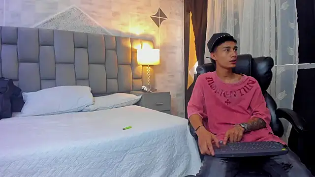 Snapshot of LucasJhonson_ chatting on June 1, 10:20 pm LucasJhonson online show from June 1, 10:20 pm