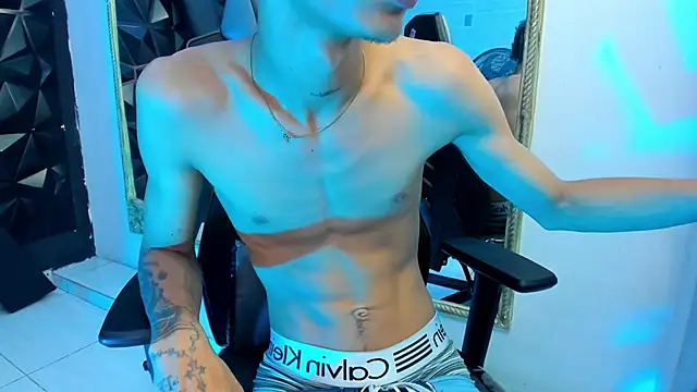 LucasJhonson  online show from May 30, 10:26 pm