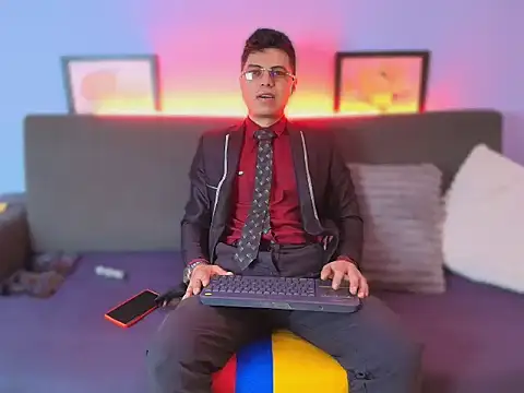 AquilesTaylor online show from June 4, 12:21 pm