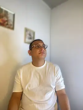 Snapshot of TomasStyl__ chatting on June 1, 7:46 pm TomasStyl online show from June 1, 7:46 pm