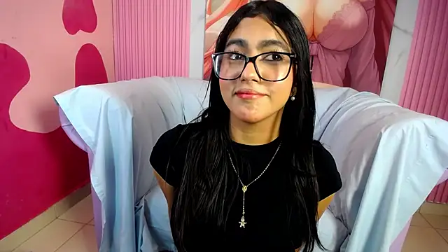 Snapshot of Holly_Watson_ chatting on July 3, 9:54 pm Holly Watson online show from July 3, 9:54 pm