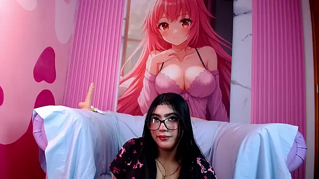 Snapshot of Holly_Watson_ chatting on July 13, 2:33 am Holly Watson online show from July 13, 2:33 am