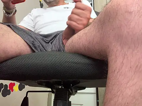Snapshot of sexwolf16 chatting on June 7, 4:23 pm sexwolf16 online show from June 7, 4:23 pm