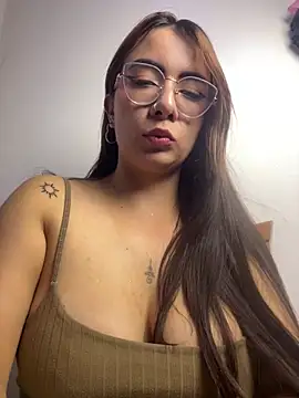 arilynn  online show from June 21, 5:35 am