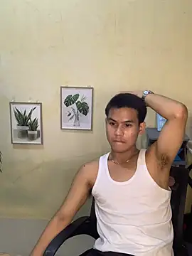 Snapshot of Asianboy_2000 chatting on May 31, 7:47 am Asianboy 2000 online show from May 31, 7:47 am