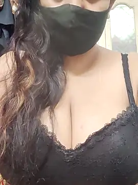 Snapshot of sexyveena chatting on July 17, 7:49 am sexyveena online show from July 17, 7:49 am