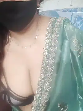 Snapshot of sexyveena chatting on July 10, 6:24 am sexyveena online show from July 10, 6:24 am