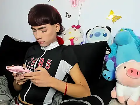 Snapshot of Playboy_andeer chatting on June 15, 9:36 pm Playboy andeer online show from June 15, 9:36 pm