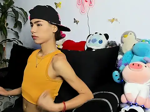 Snapshot of Playboy_andeer chatting on June 5, 4:28 am Playboy andeer online show from June 5, 4:28 am