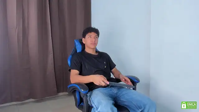 Maximiliano Young online show from June 11, 12:35 pm