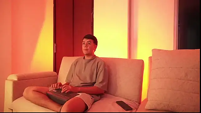 Dylan KatteLive online show from June 15, 11:59 pm