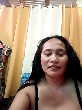 Snapshot of Queenslay chatting on July 17, 5:04 am Queenslay online show from July 17, 5:04 am