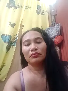 Snapshot of Queenslay chatting on June 14, 5:52 am Queenslay online show from June 14, 5:52 am