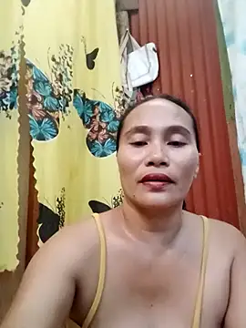 Snapshot of Queenslay chatting on June 25, 1:58 am Queenslay online show from June 25, 1:58 am