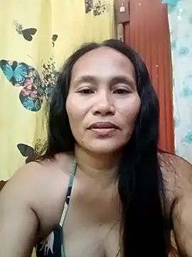 Snapshot of Queenslay chatting on June 18, 12:42 am Queenslay online show from June 18, 12:42 am