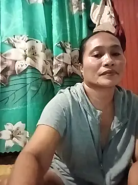 Snapshot of Queenslay chatting on July 10, 10:04 am Queenslay online show from July 10, 10:04 am