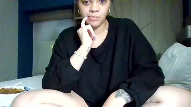 Snapshot of AprilJayyy chatting on June 1, 4:24 am AprilJayyy online show from June 1, 4:24 am