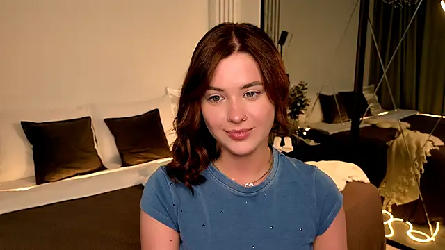 Snapshot of MurielGray chatting on June 7, 6:07 am MurielGray online show from June 7, 6:07 am