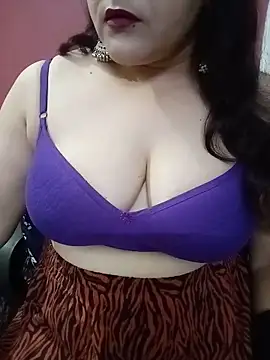 Snapshot of Pooki_girl chatting on June 4, 2:11 pm Pooki girl online show from June 4, 2:11 pm