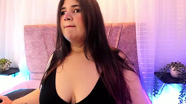 Emilie Jones online show from June 17, 7:57 pm