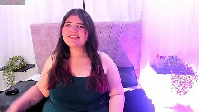 Emilie Jones online show from June 9, 7:48 pm
