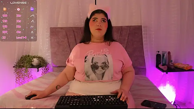 Emilie Jones online show from July 11, 2:28 pm