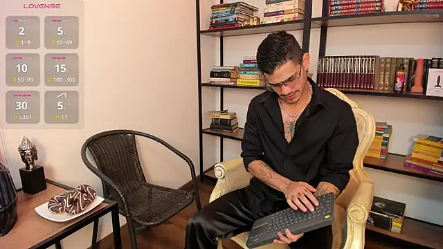 Snapshot of Jared_Cole chatting on July 10, 11:43 am Jared Cole online show from July 10, 11:43 am