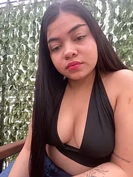 Snapshot of Laura_pinkk18 chatting on June 1, 2:06 pm Laura pinkk18 online show from June 1, 2:06 pm