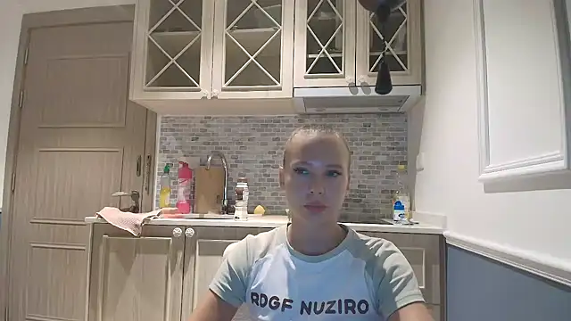 Snapshot of Linnea_analochka chatting on June 6, 12:54 pm Linnea analochka online show from June 6, 12:54 pm
