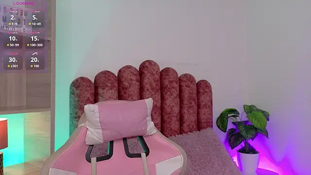 Snapshot of CamilleBlair_ chatting on June 19, 7:30 pm CamilleBlair online show from June 19, 7:30 pm