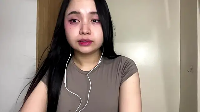 KrystaDonnellan online show from May 31, 12:33 pm