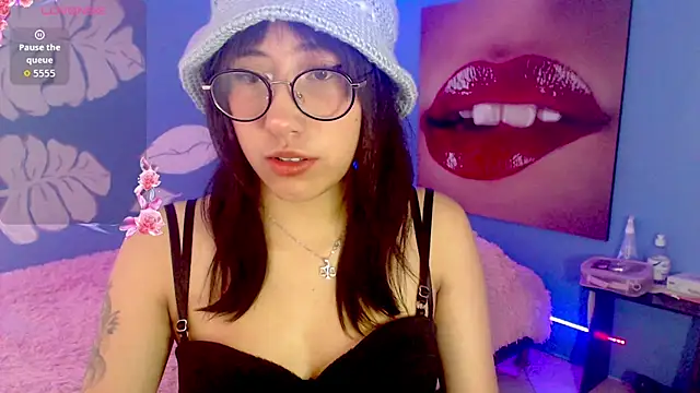 Snapshot of eli_doll chatting on June 1, 11:32 am eli doll online show from June 1, 11:32 am