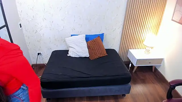 amberhanks online show from June 12, 11:52 am