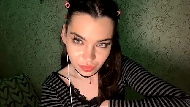 LaceyBatter online show from June 23, 9:24 pm
