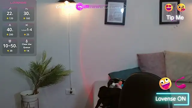 Snapshot of Tiffany_Bu chatting on July 8, 1:45 pm Tiffany Bu online show from July 8, 1:45 pm