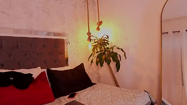 chloe bronze online show from June 23, 7:34 pm