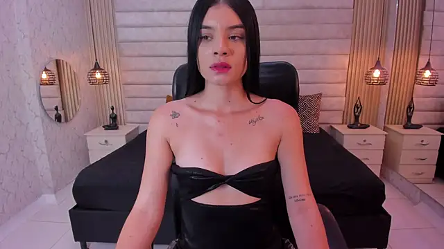 Snapshot of Cloe_Monroee_ chatting on July 14, 8:26 pm Cloe Monroee online show from July 14, 8:26 pm