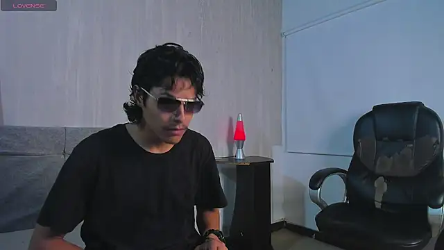 Snapshot of tommyhot7 chatting on July 9, 11:37 pm tommyhot7 online show from July 9, 11:37 pm