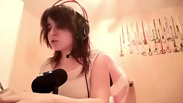 bunnyhoneylovehands online show from June 9, 9:49 pm
