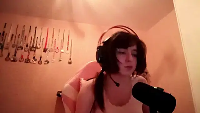 bunnyhoneylovehands online show from June 15, 9:36 pm
