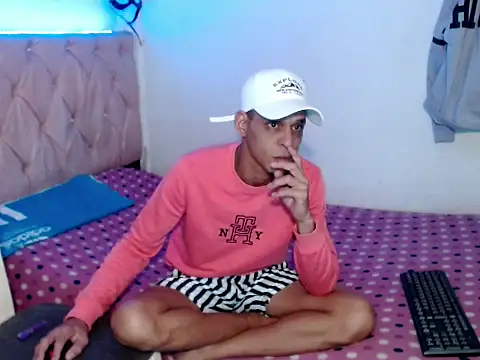 Snapshot of Brendt_Hotx chatting on June 25, 9:31 pm Brendt Hotx online show from June 25, 9:31 pm